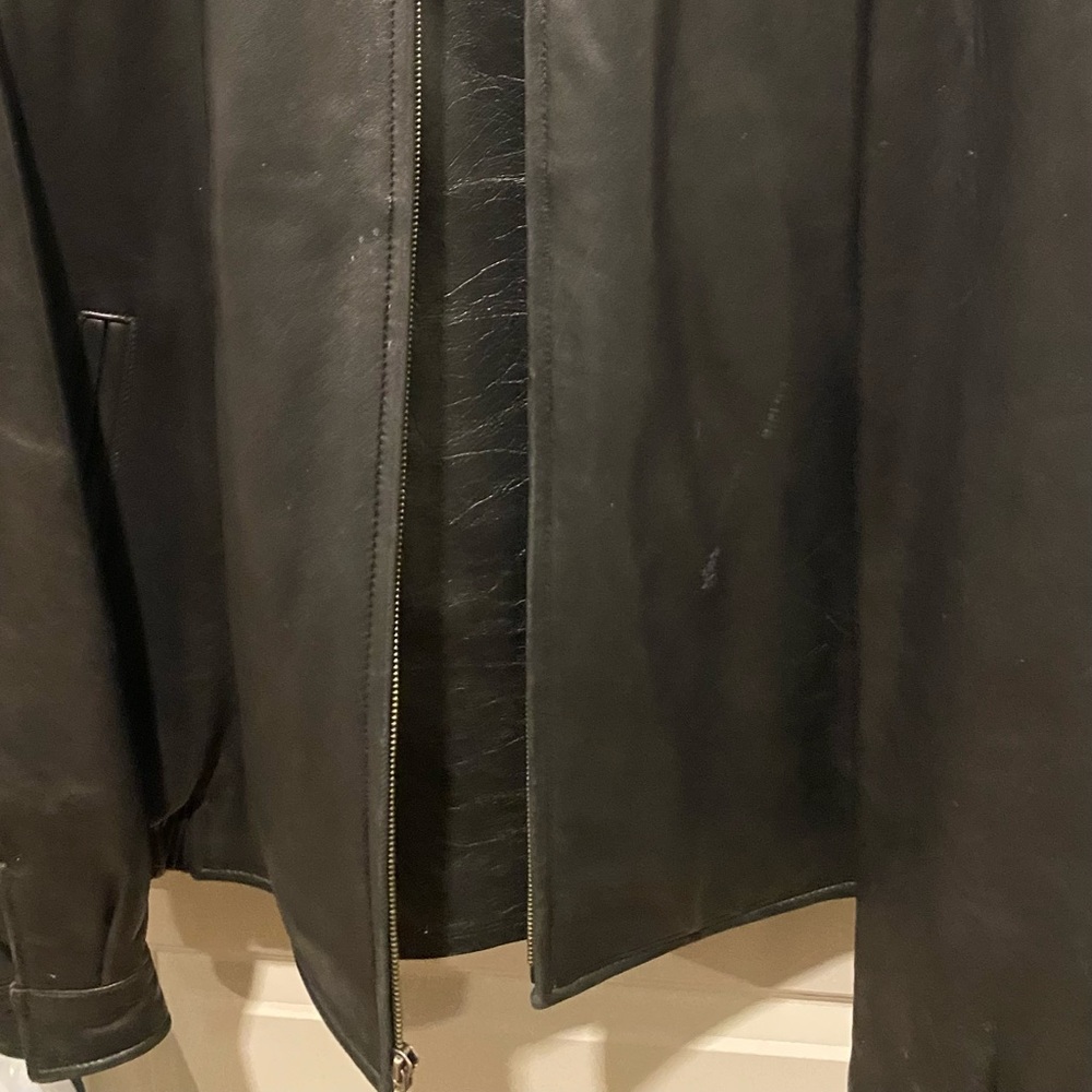 Selling a nice Hathaway leather jacket